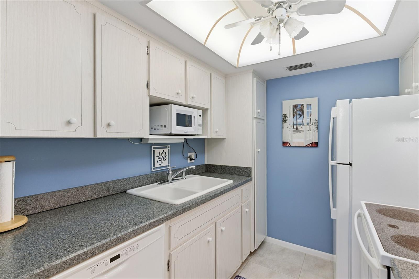 Image 9 of 44 For 650 Pinellas Point Drive S 230