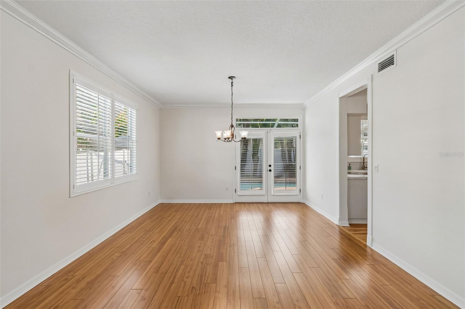 Image 9 of 60 For 3112 Coachman Avenue