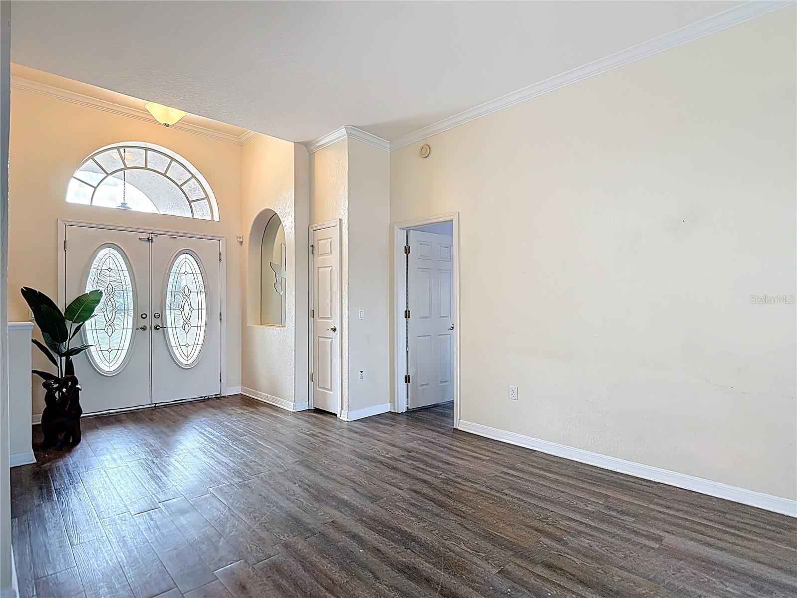 Image 10 of 47 For 13403 Bolton Court