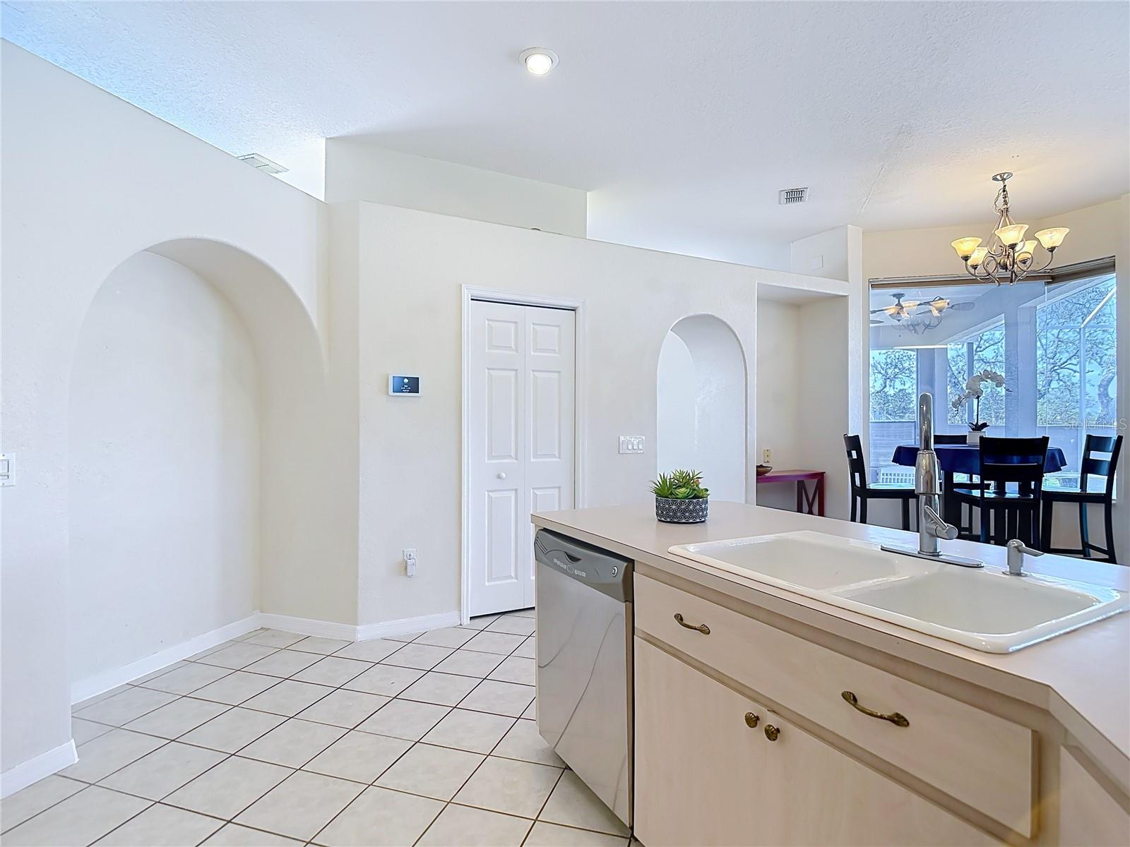 Image 19 of 47 For 13403 Bolton Court