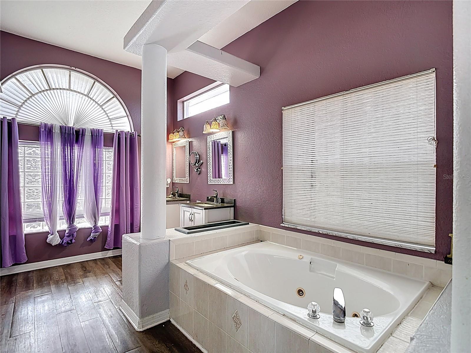 Image 21 of 47 For 13403 Bolton Court