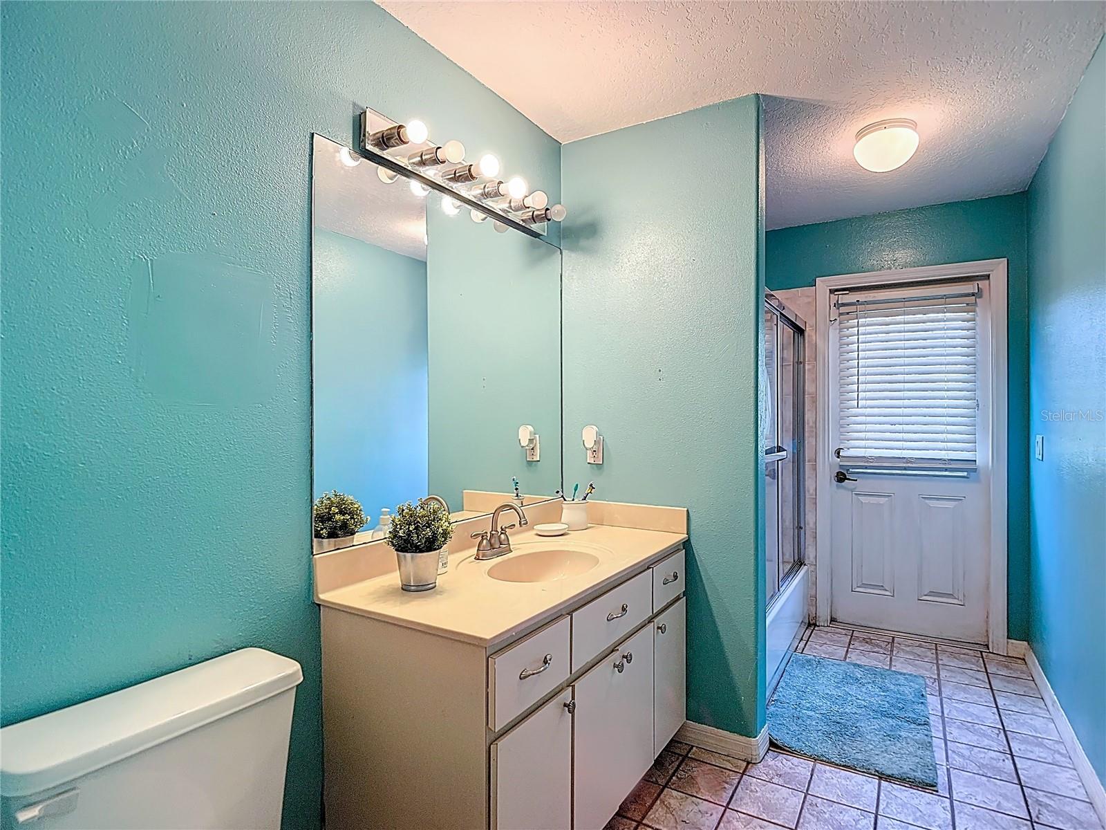 Image 33 of 47 For 13403 Bolton Court