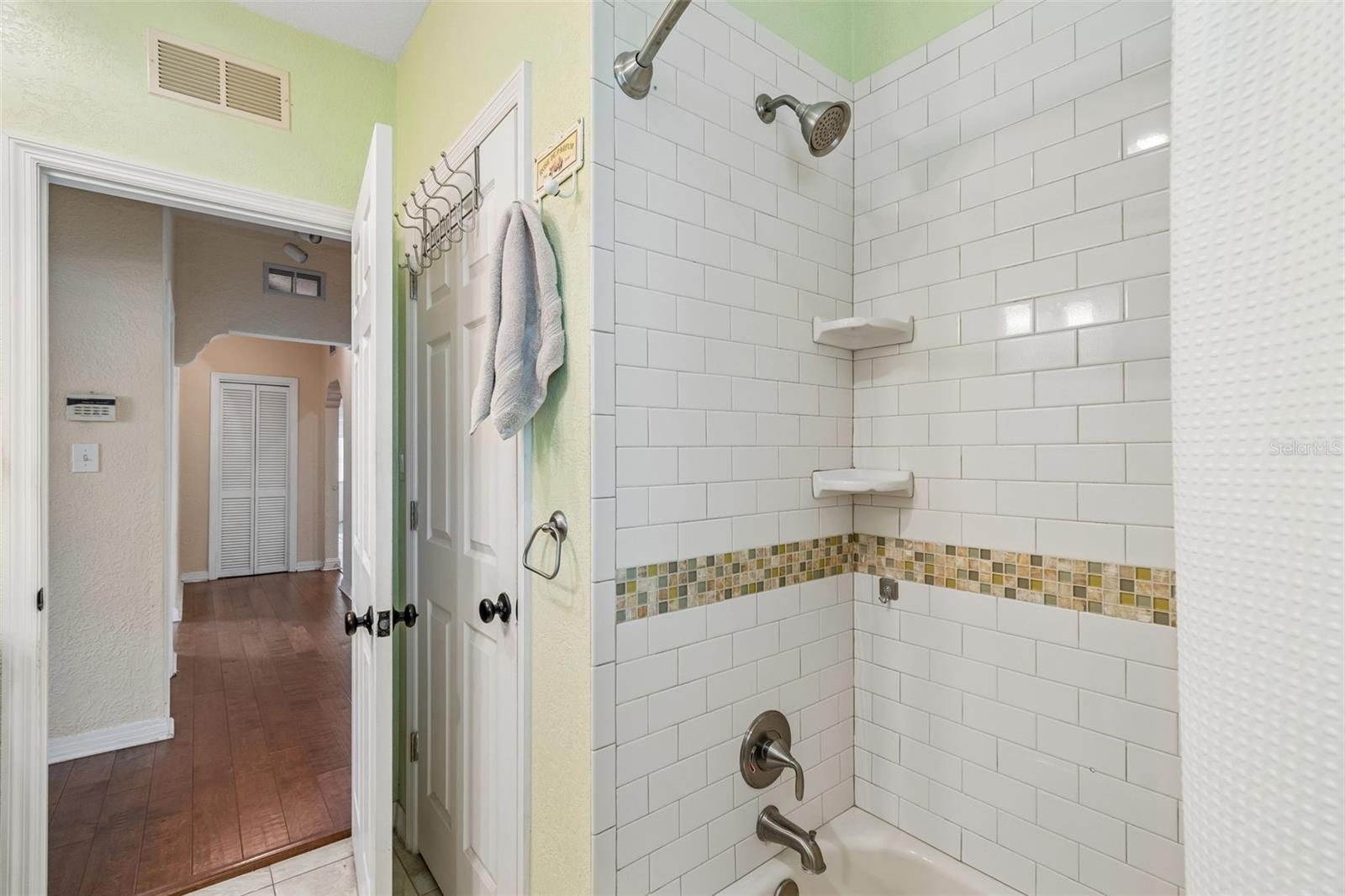 Image 18 of 73 For 4412 Sweetwater Drive