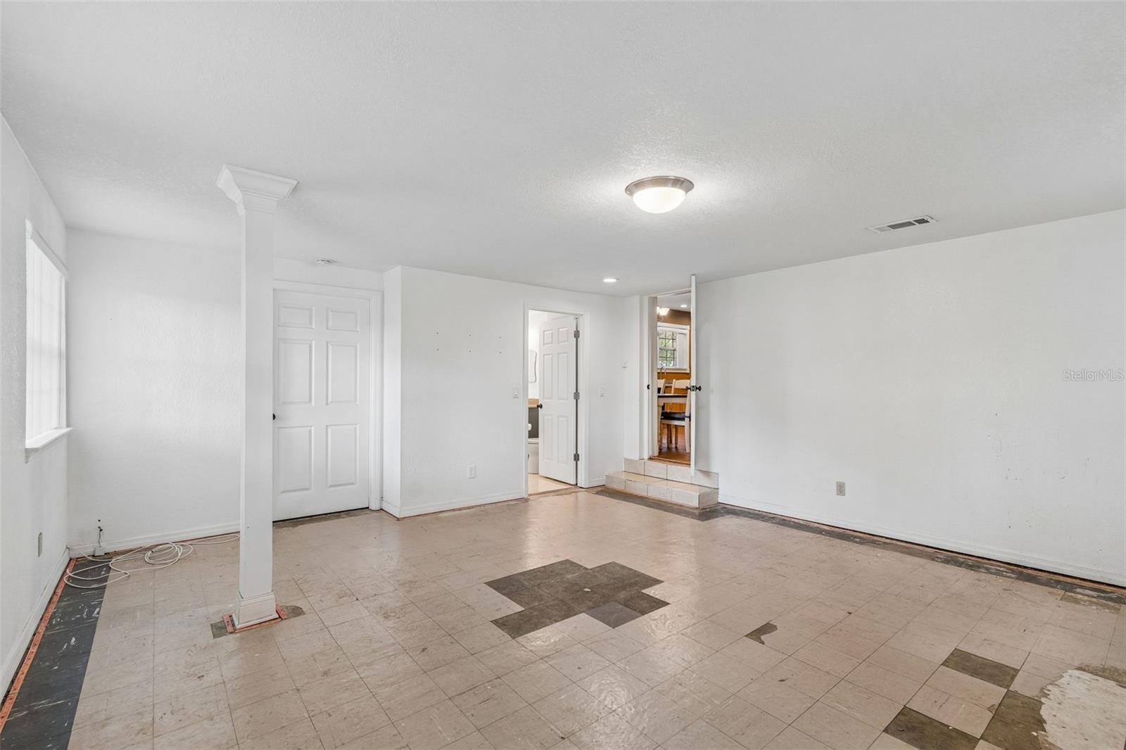 Image 36 of 73 For 4412 Sweetwater Drive