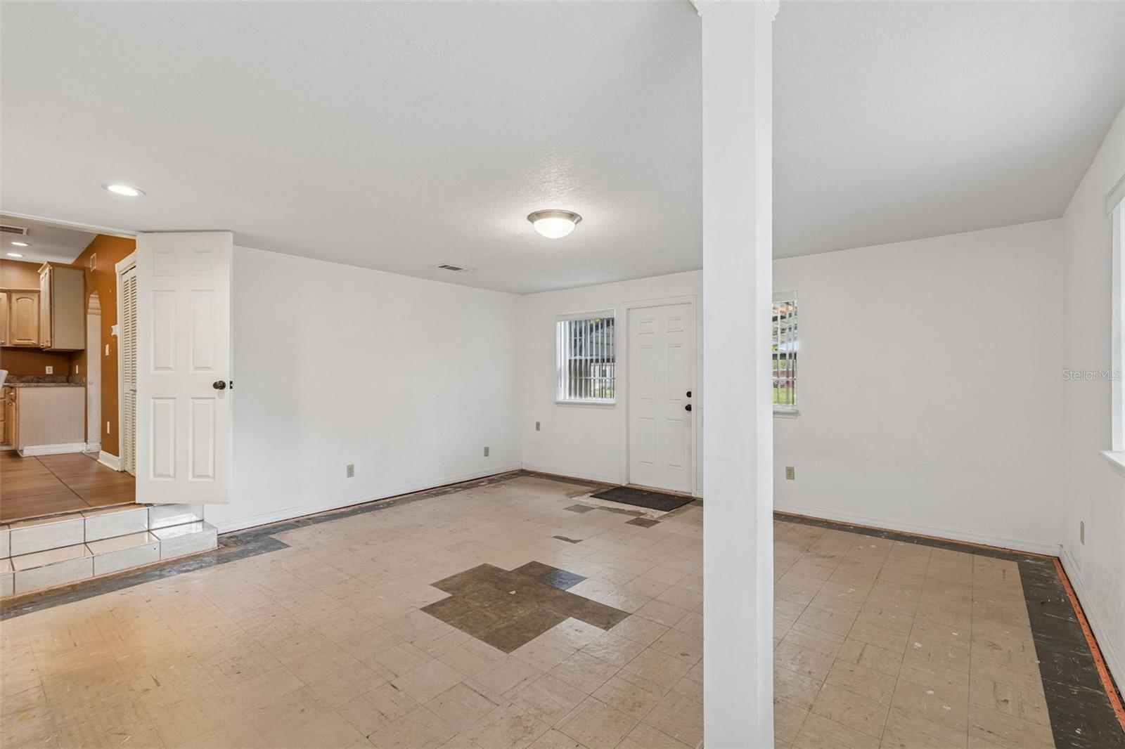 Image 37 of 73 For 4412 Sweetwater Drive