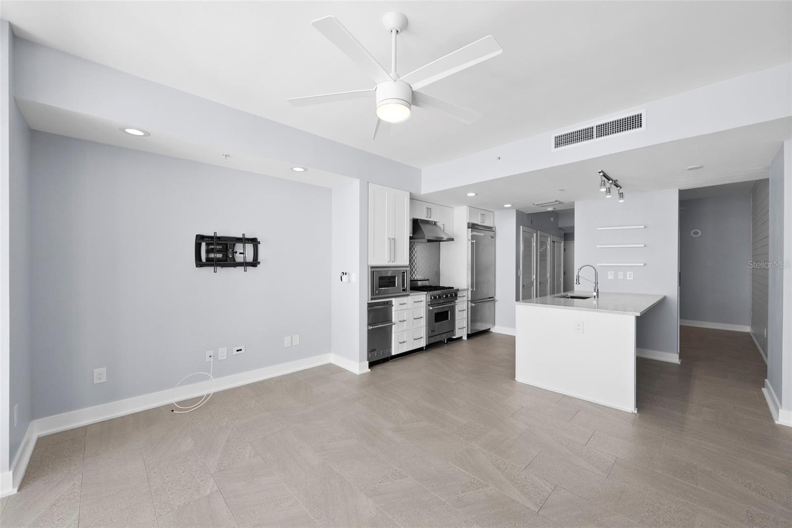 Image 10 of 43 For 1208 Kennedy Boulevard 925