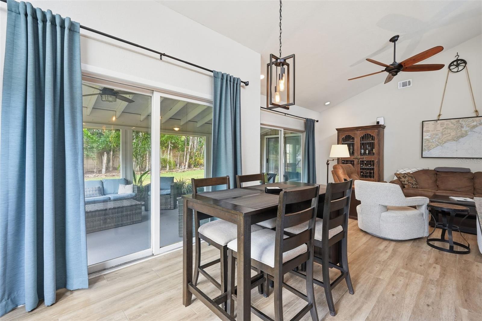 Listing photo id 15 for 13917 76th Terrace