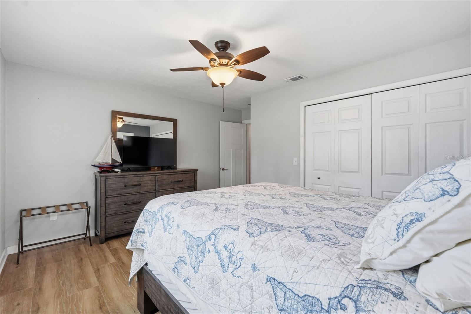 Listing photo id 23 for 13917 76th Terrace