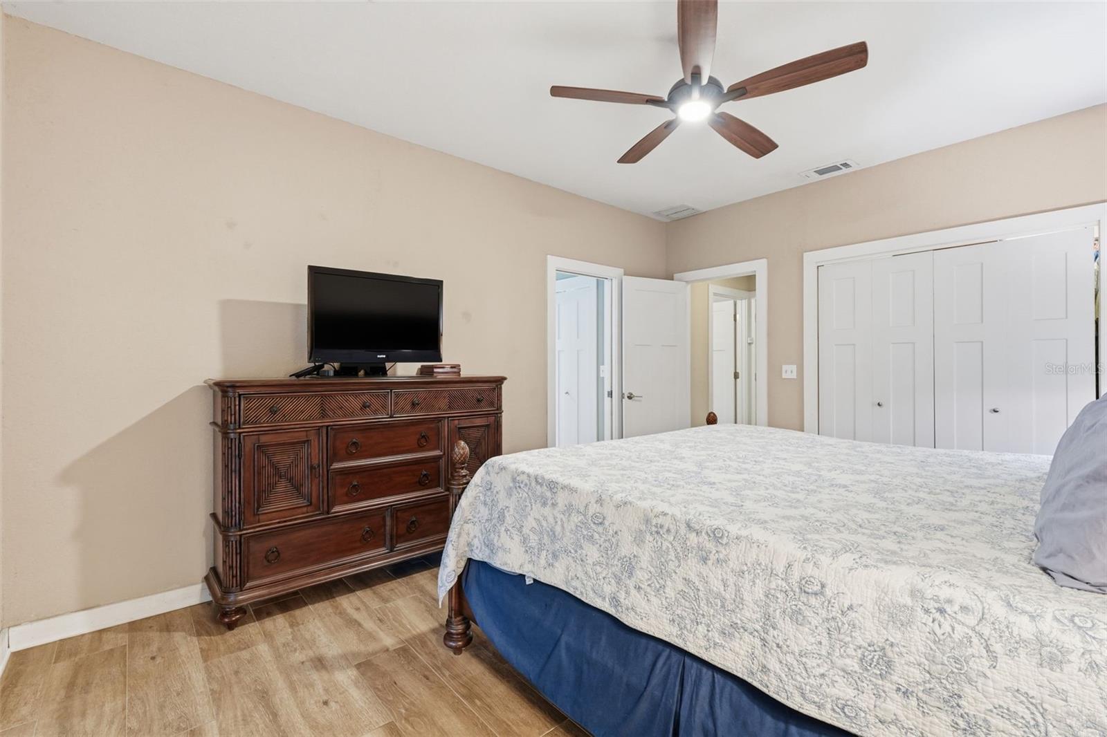 Listing photo id 28 for 13917 76th Terrace