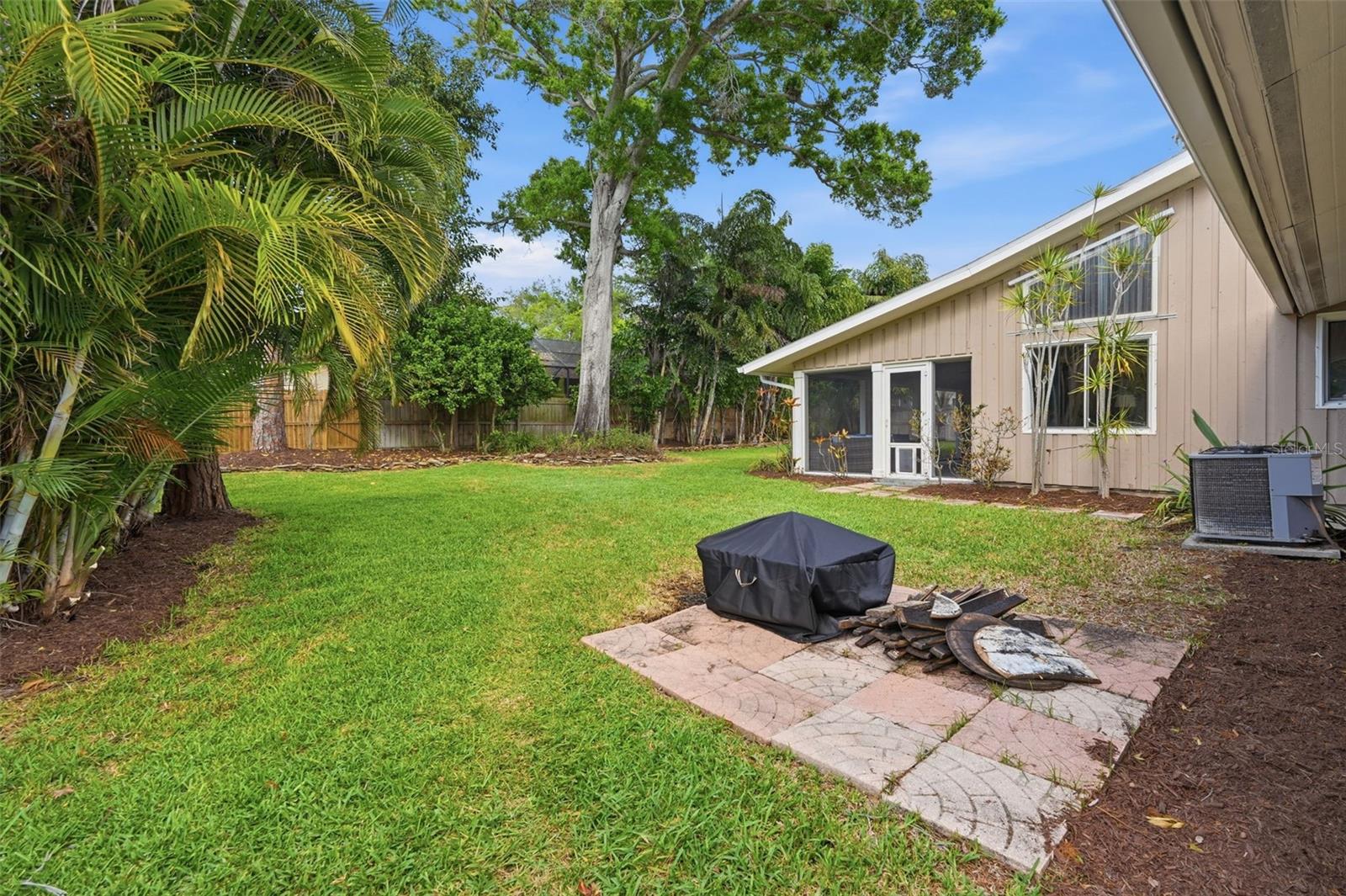 Listing photo id 53 for 13917 76th Terrace