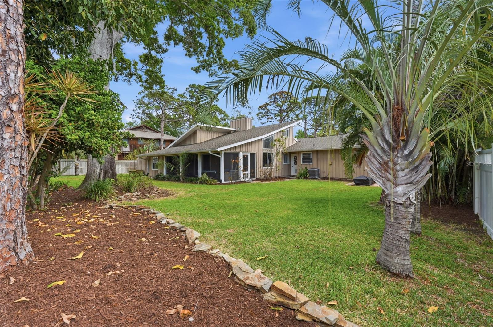 Listing photo id 54 for 13917 76th Terrace