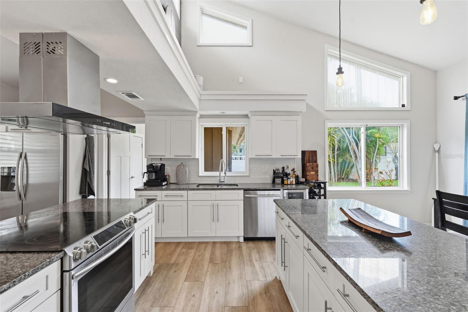 Listing photo id 4 for 13917 76th Terrace
