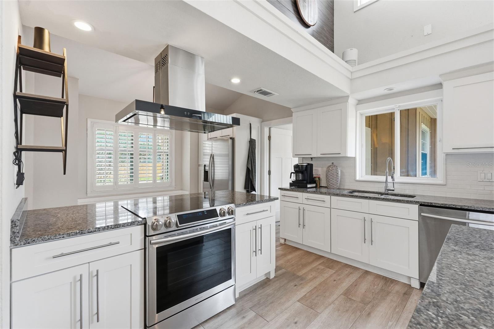 Listing photo id 5 for 13917 76th Terrace