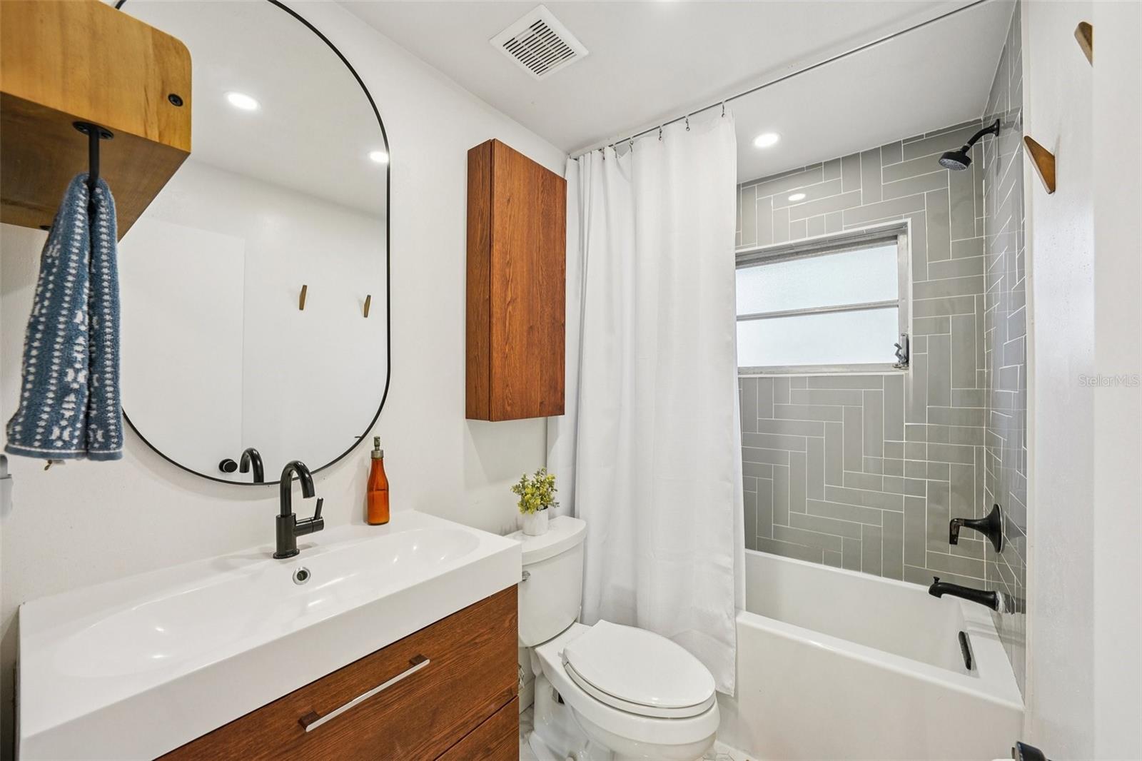 Image 19 of 33 For 11469 Imperial Grove Drive E