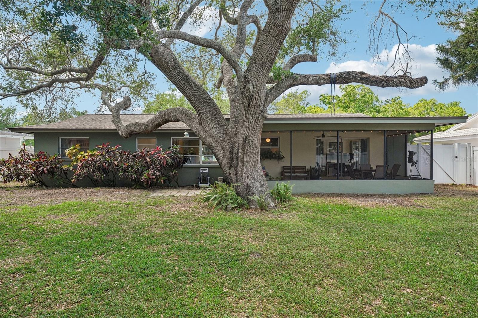 Image 24 of 33 For 11469 Imperial Grove Drive E