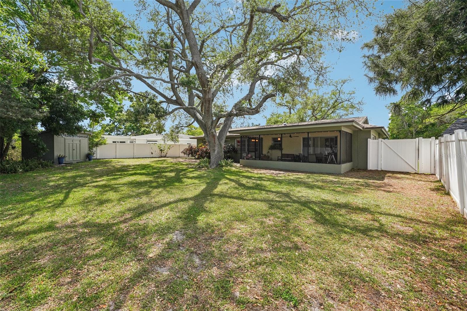 Image 25 of 33 For 11469 Imperial Grove Drive E