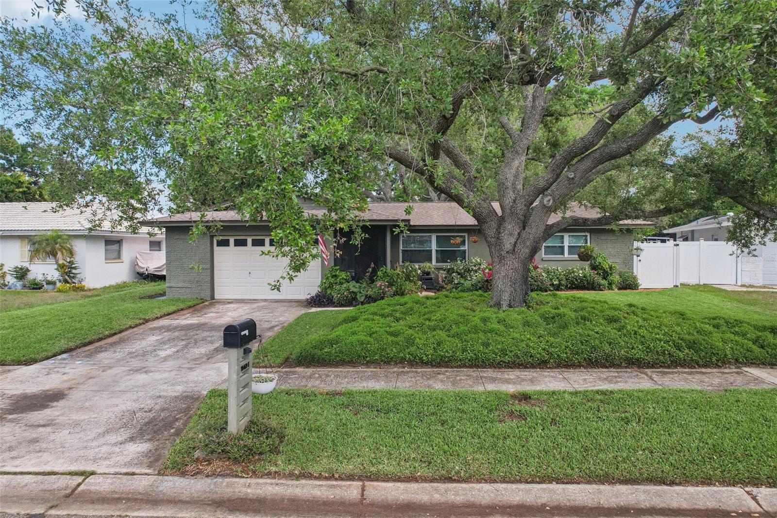 Image 27 of 33 For 11469 Imperial Grove Drive E