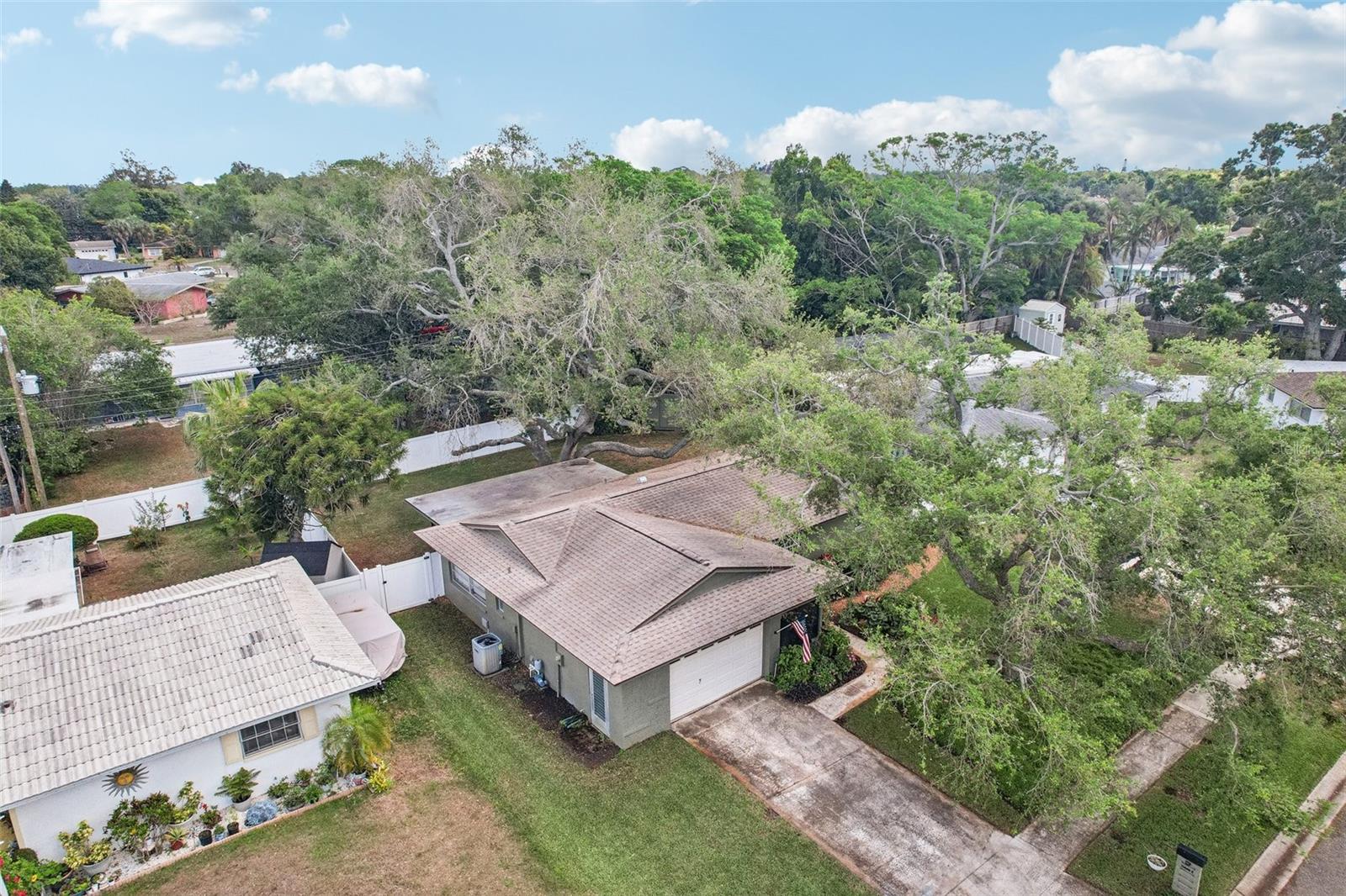 Image 28 of 33 For 11469 Imperial Grove Drive E