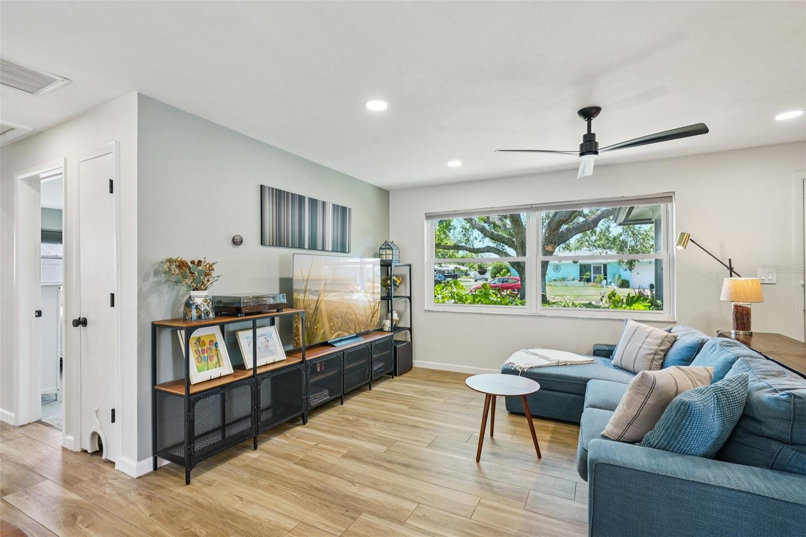 Image 4 of 33 For 11469 Imperial Grove Drive E