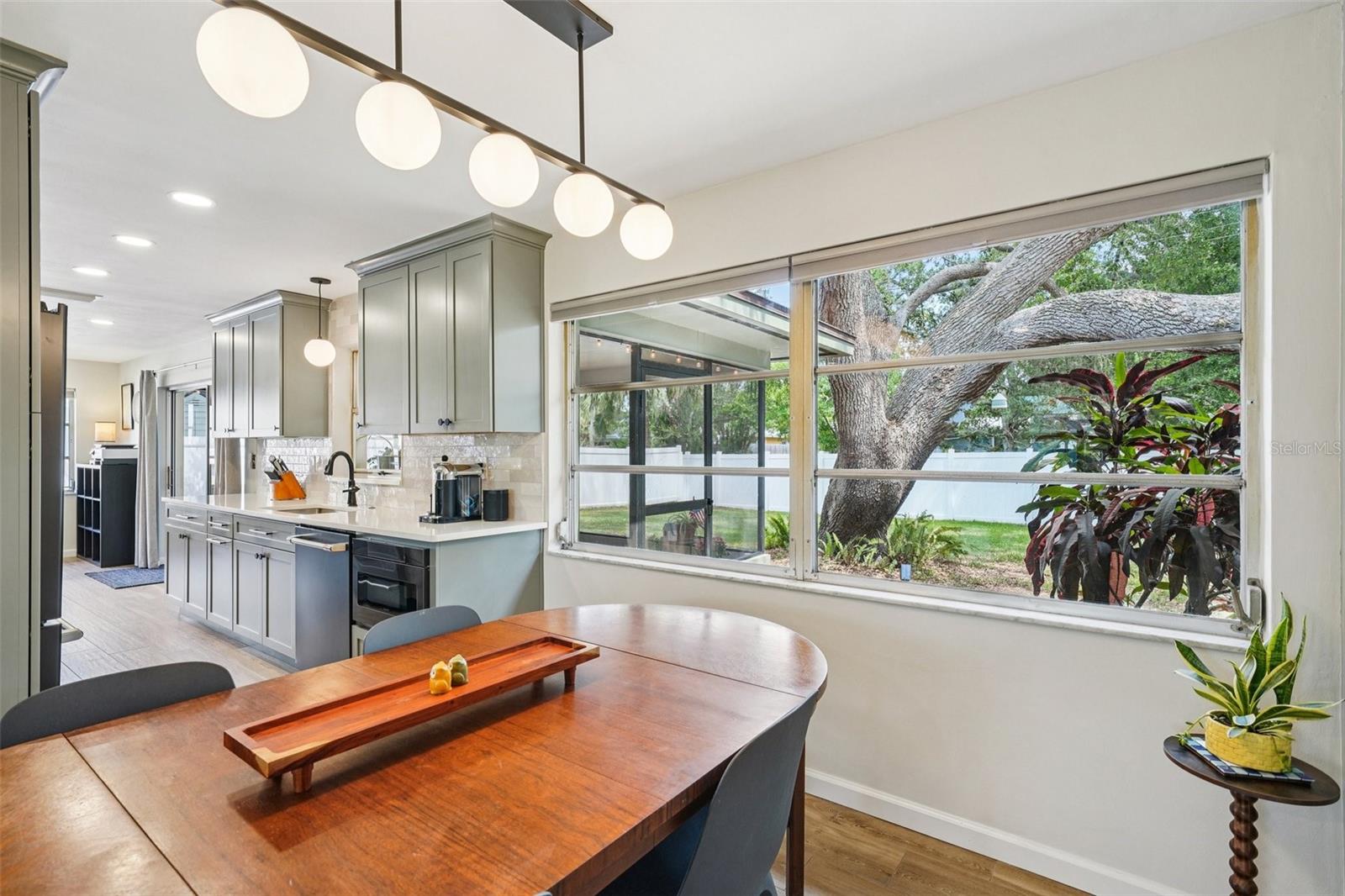 Image 8 of 33 For 11469 Imperial Grove Drive E