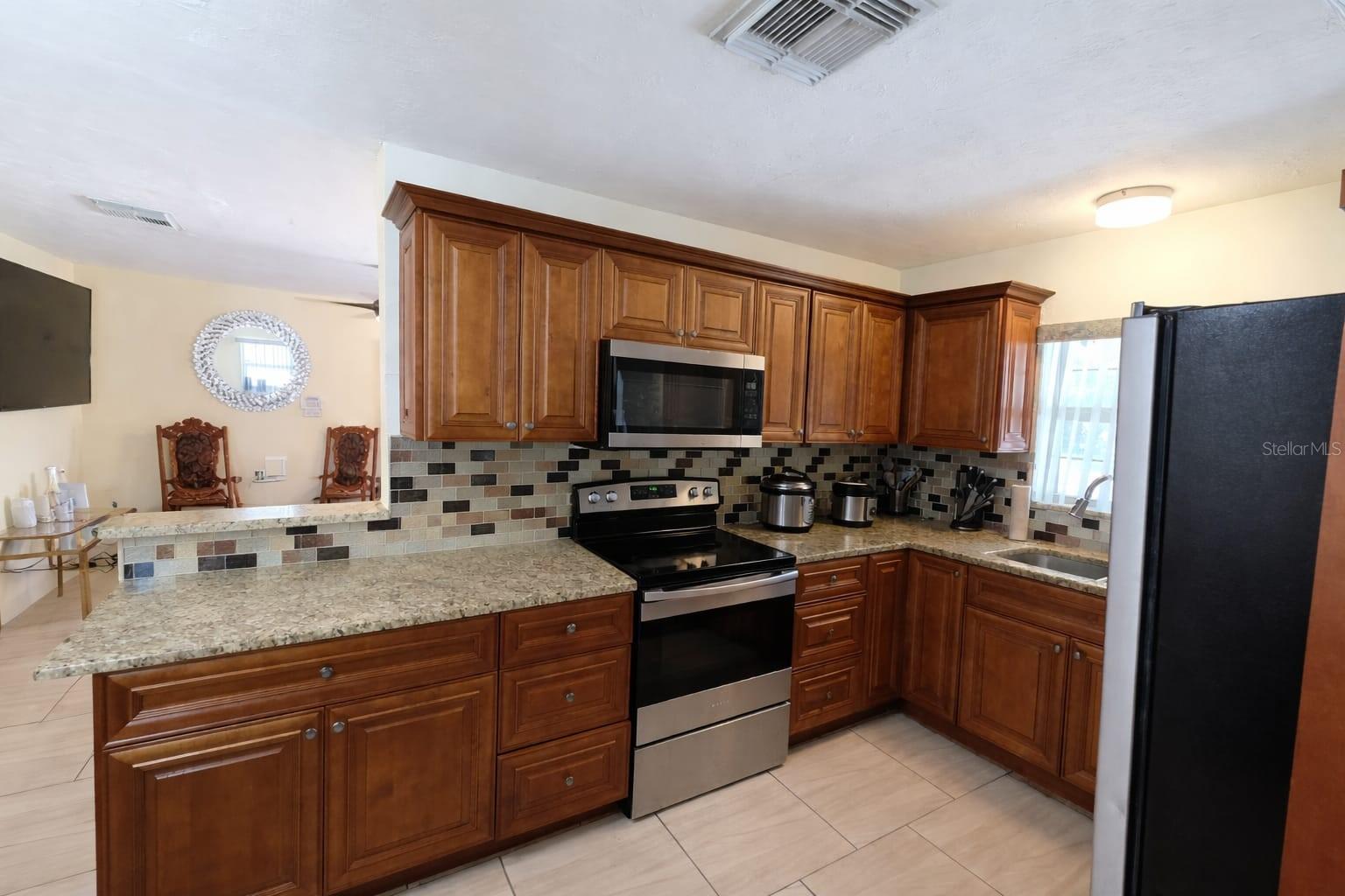 Image 10 of 20 For 207 Beverly Avenue