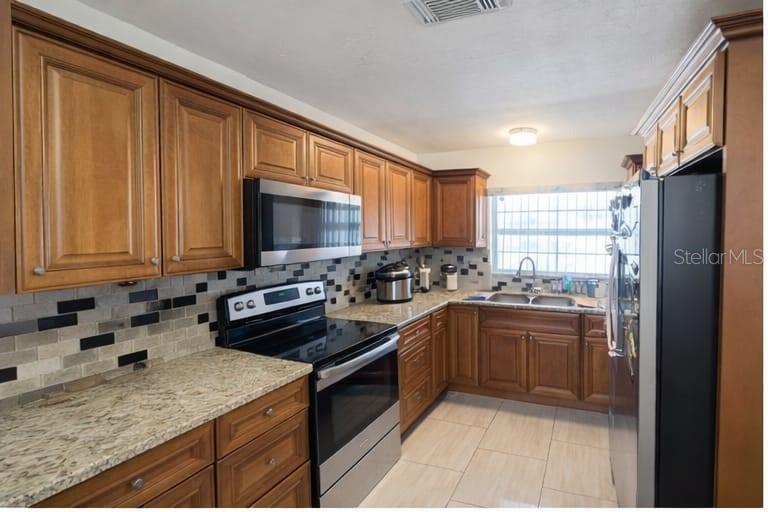 Image 11 of 20 For 207 Beverly Avenue