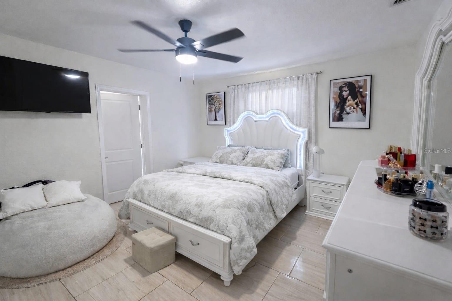 Image 12 of 20 For 207 Beverly Avenue