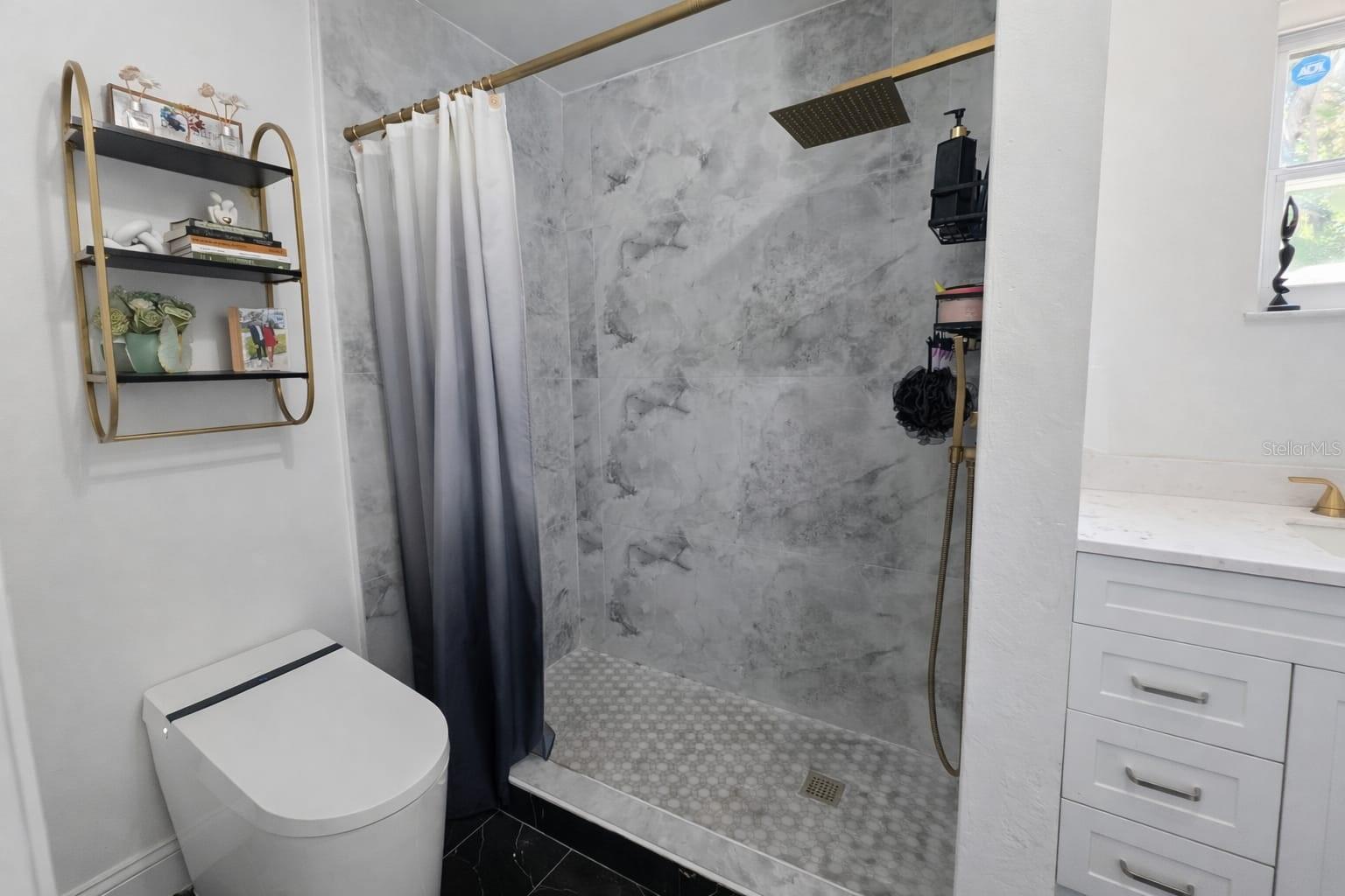 Image 16 of 20 For 207 Beverly Avenue