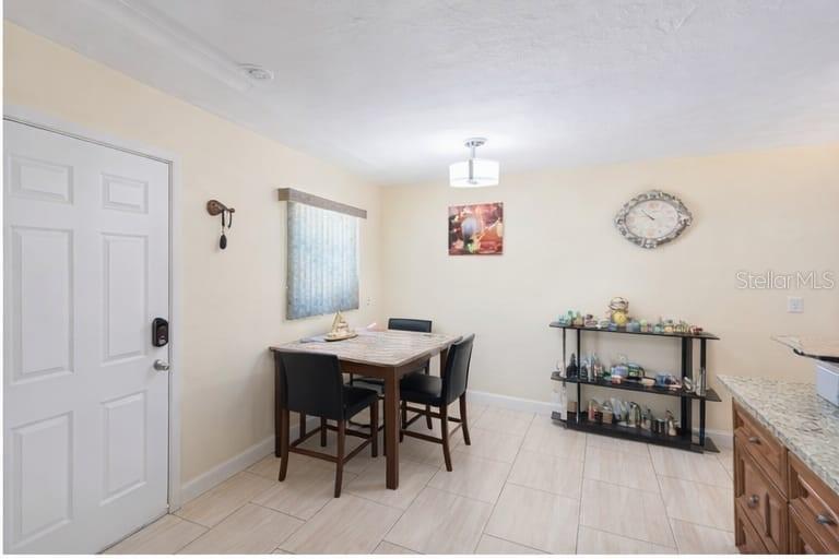 Image 8 of 20 For 207 Beverly Avenue