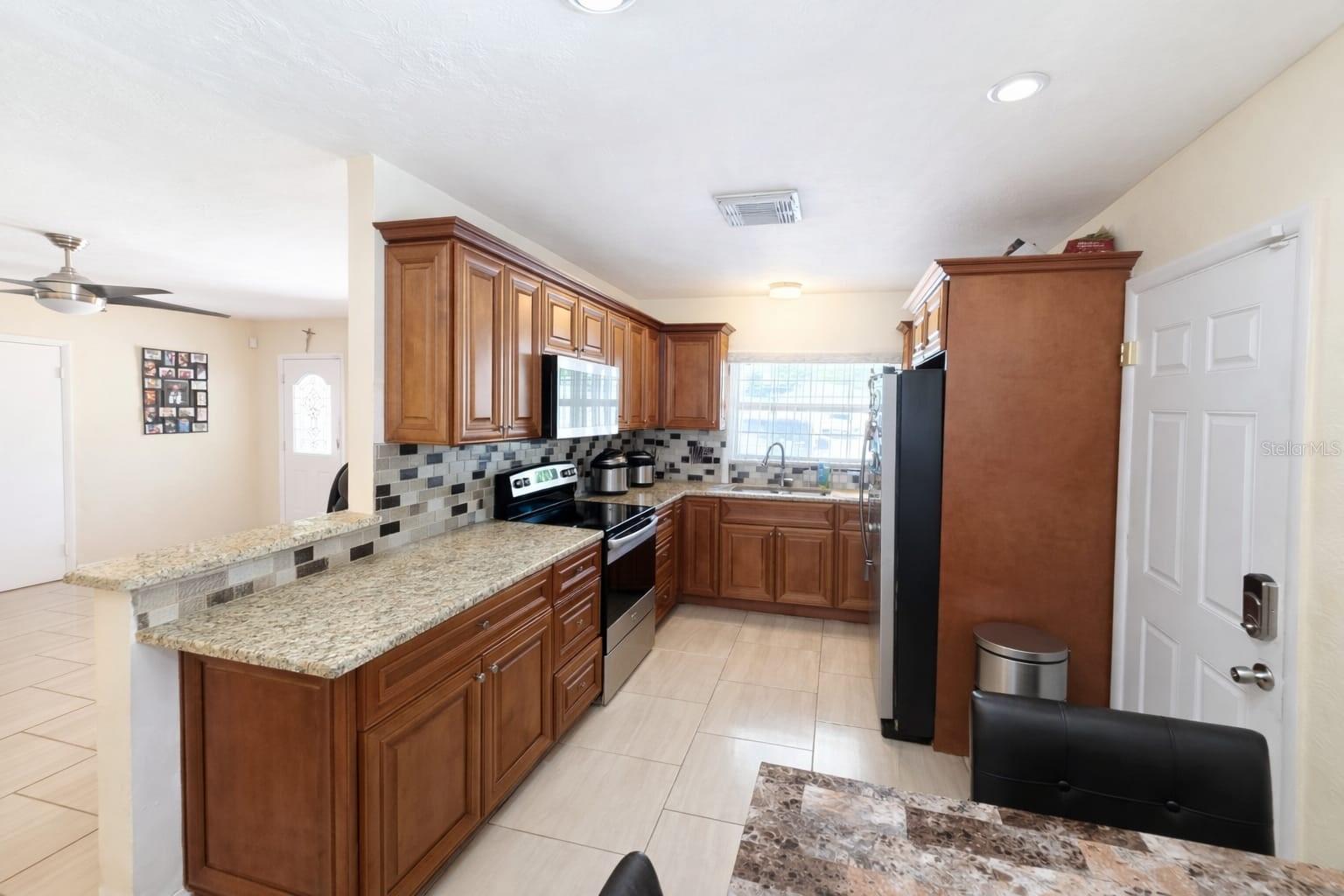 Image 9 of 20 For 207 Beverly Avenue