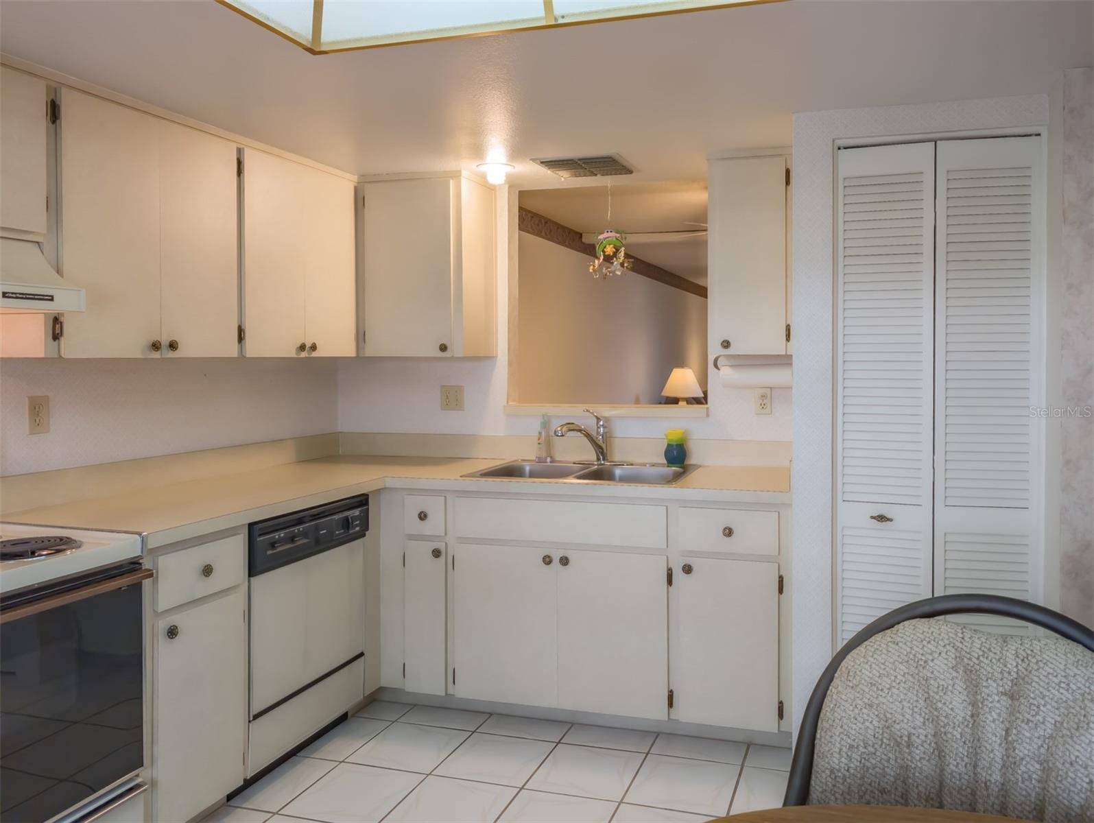 Image 5 of 58 For 11231 Dollar Lake Drive 5