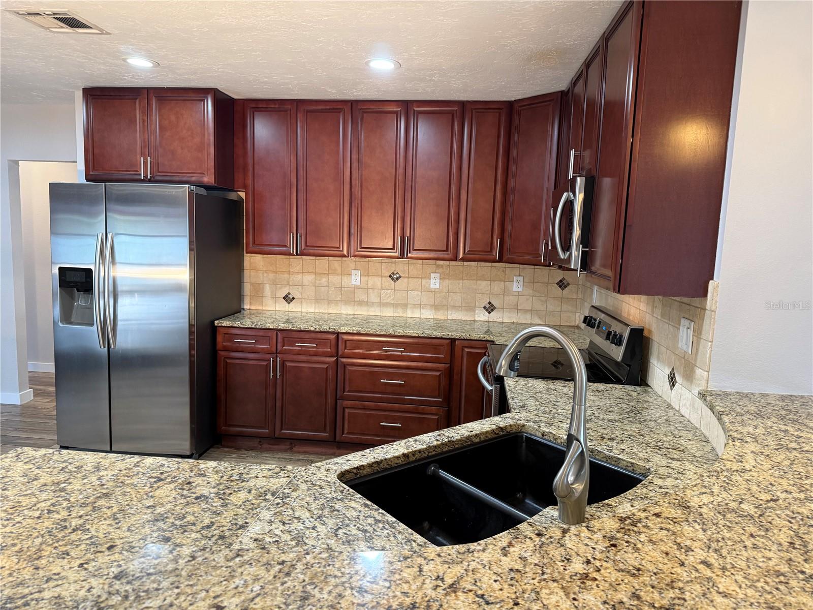 Image 10 of 22 For 98 Dade Avenue