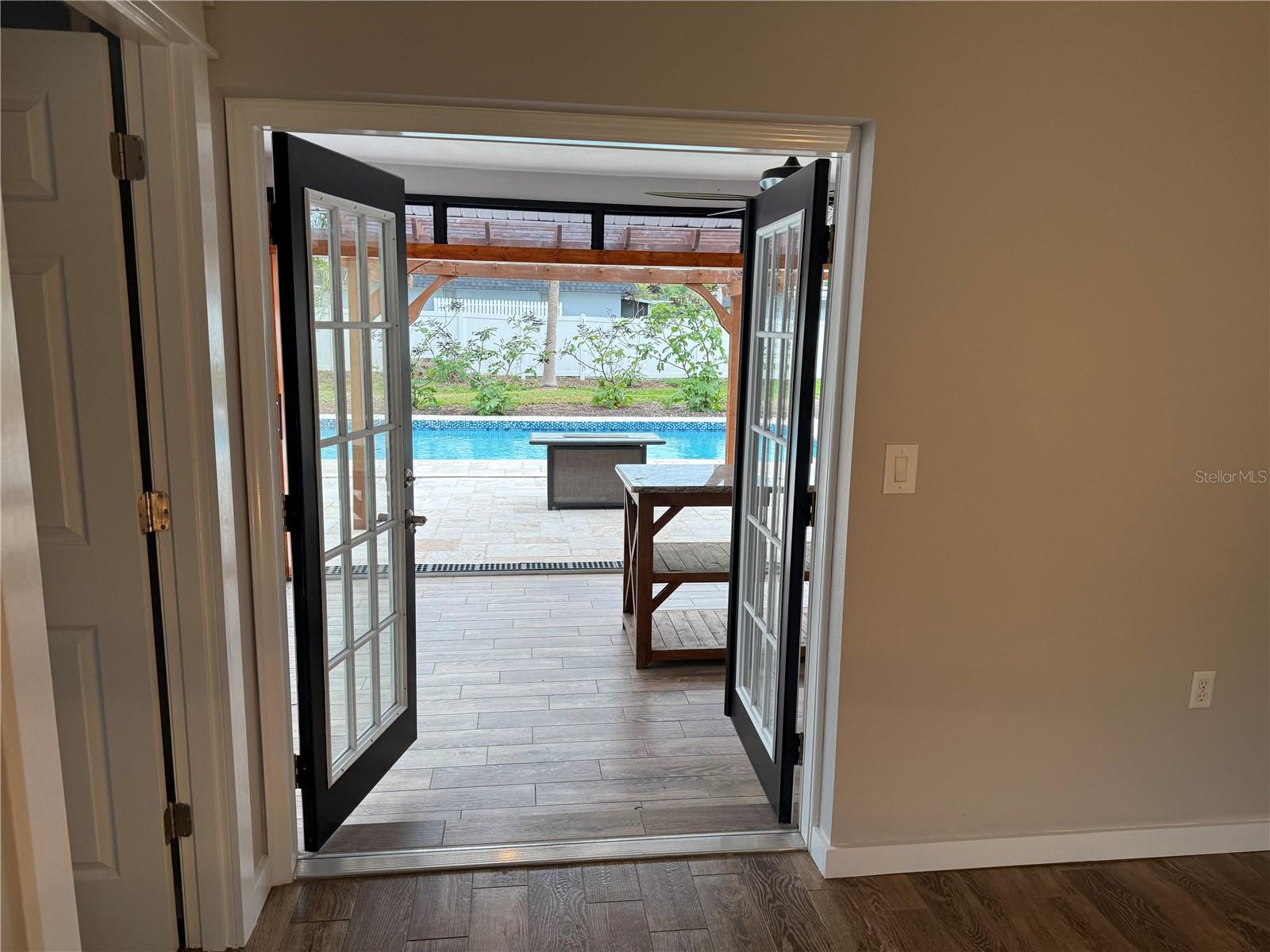 Image 7 of 22 For 98 Dade Avenue