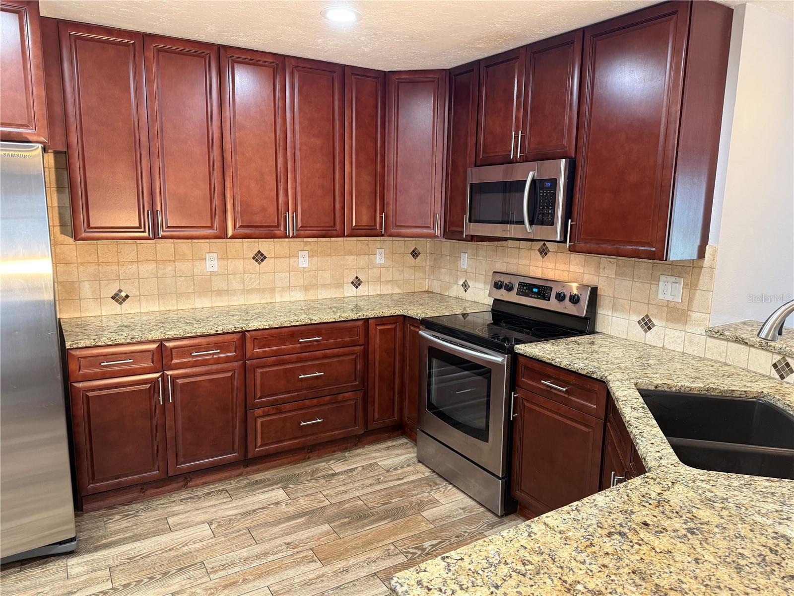 Image 8 of 22 For 98 Dade Avenue