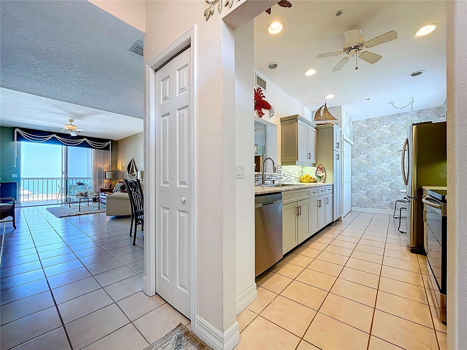 Image 14 of 84 For 7 Island Park Place 204