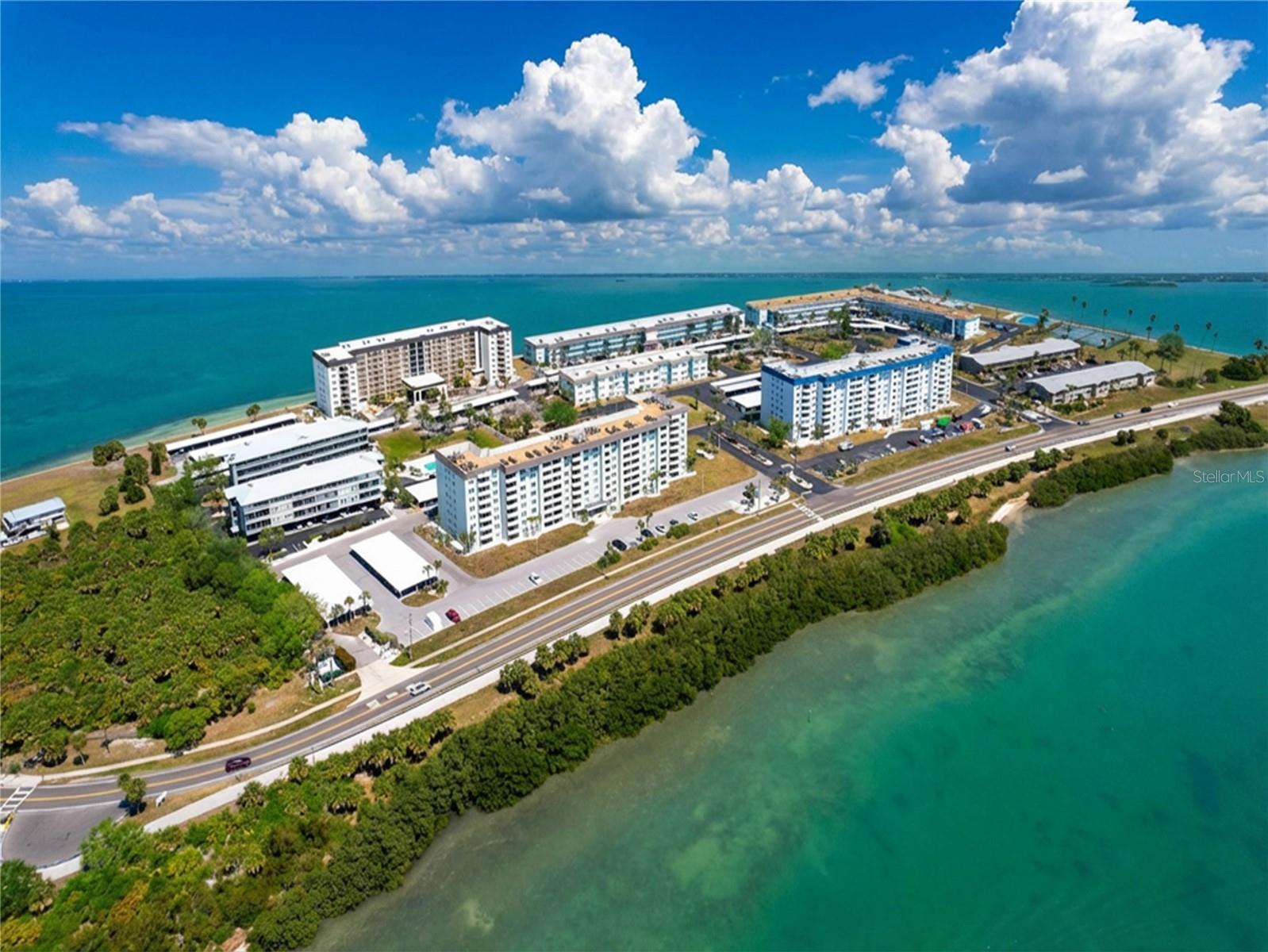 Image 2 of 84 For 7 Island Park Place 204