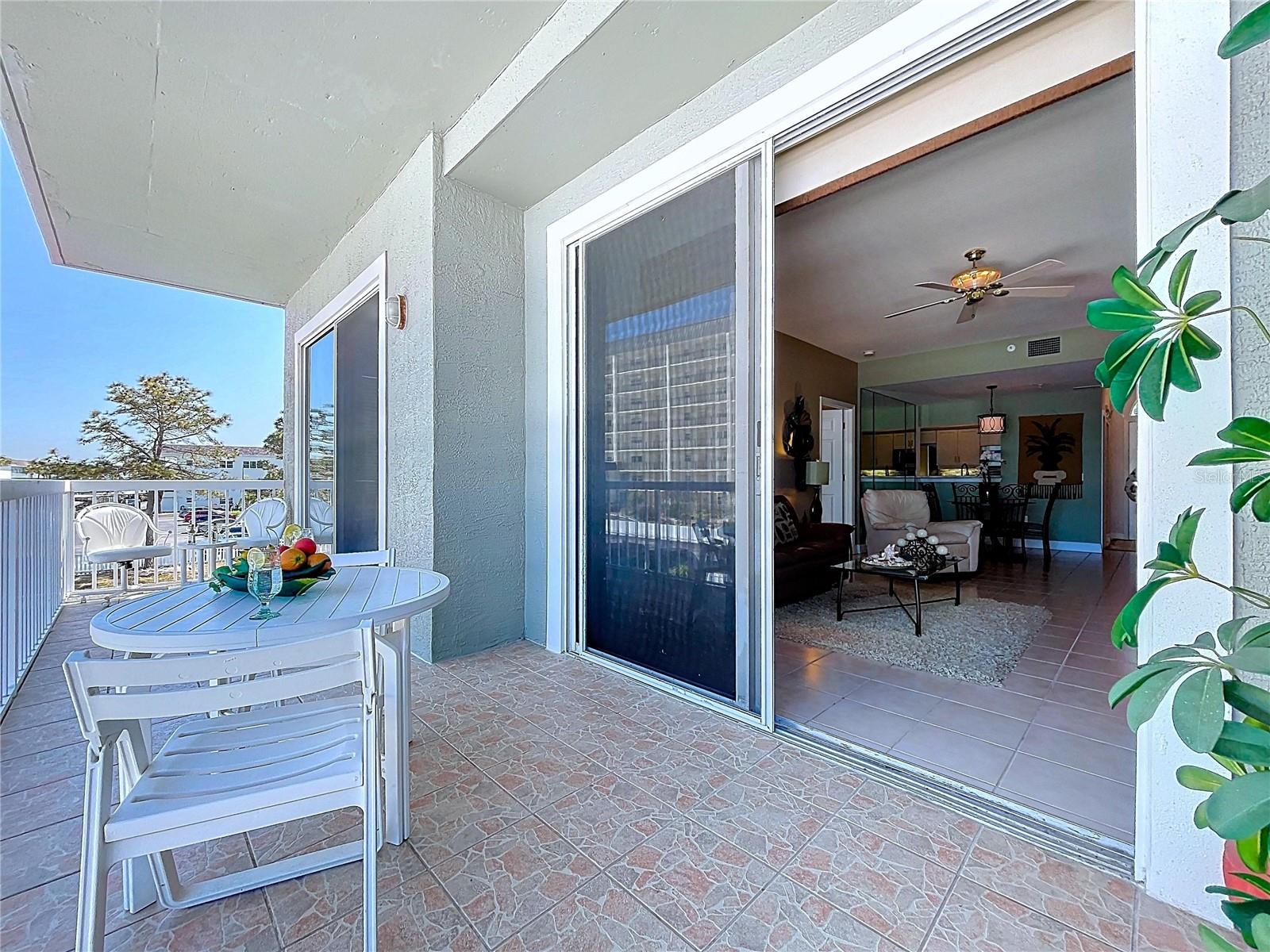 Image 28 of 84 For 7 Island Park Place 204