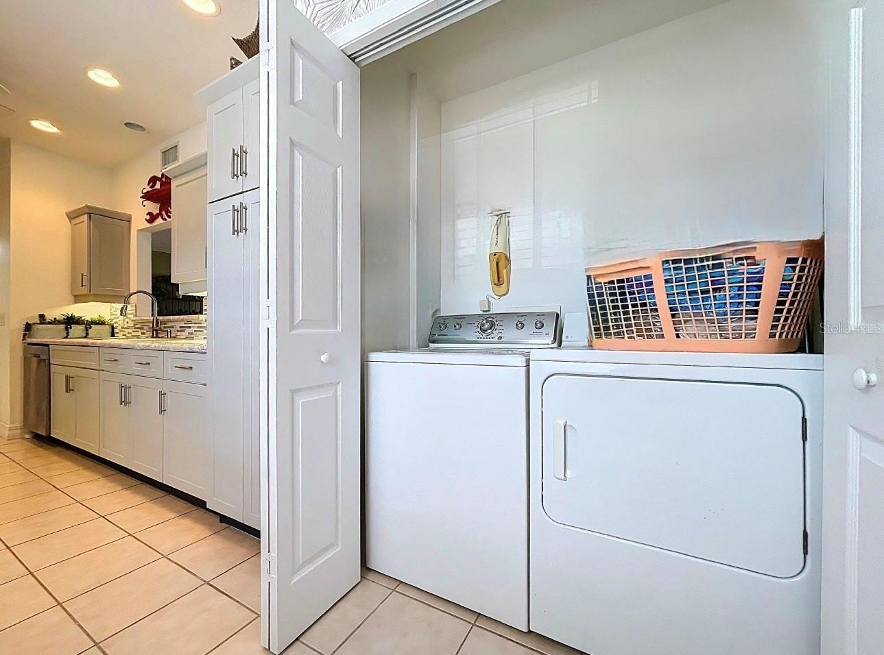 Image 29 of 84 For 7 Island Park Place 204