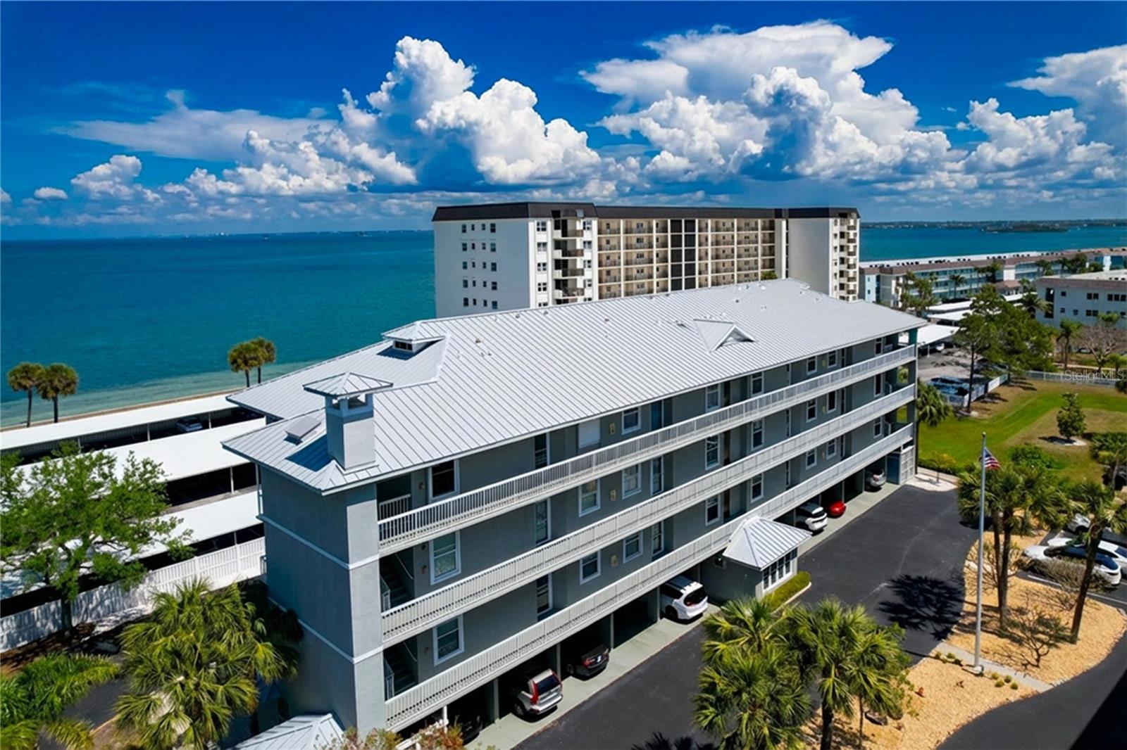 Image 35 of 84 For 7 Island Park Place 204