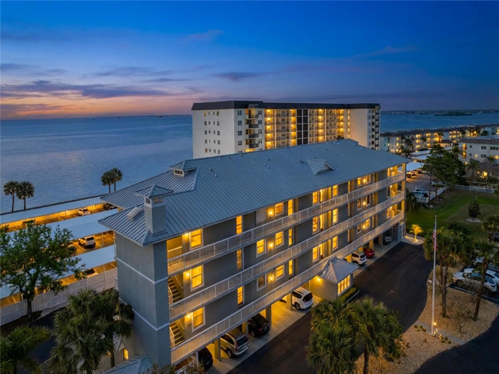 Image 36 of 84 For 7 Island Park Place 204