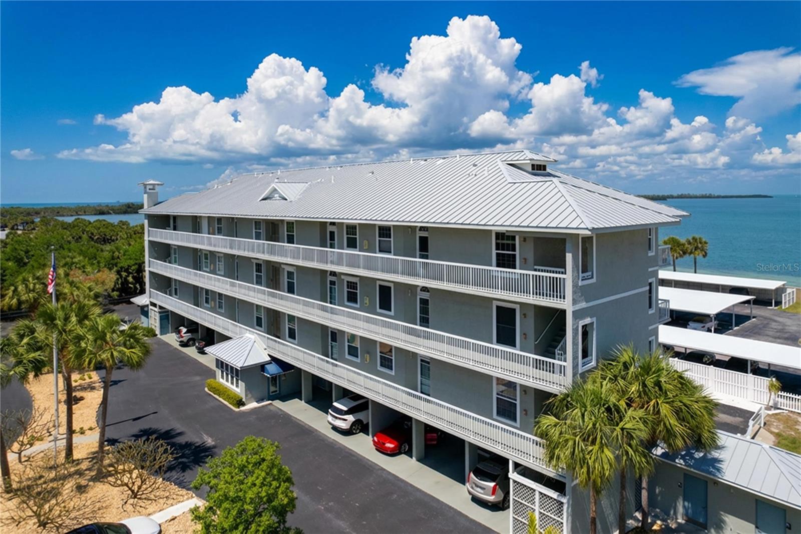 Image 37 of 84 For 7 Island Park Place 204