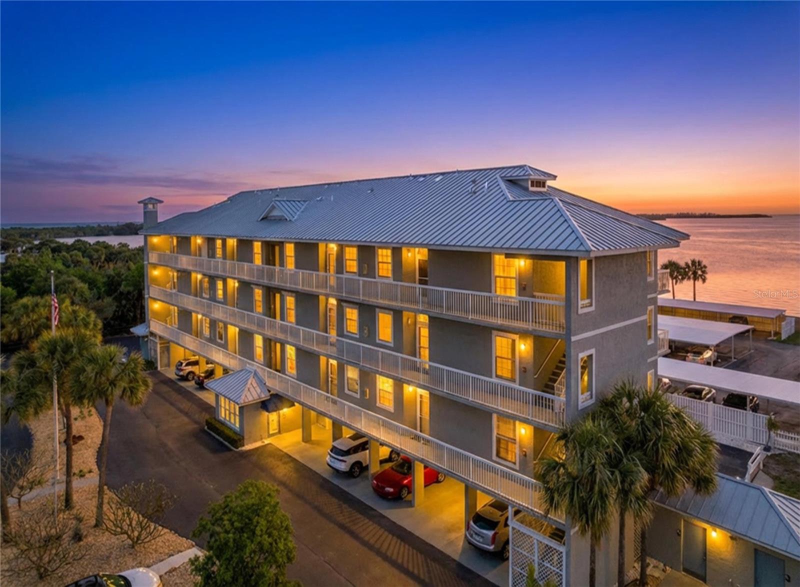 Image 4 of 84 For 7 Island Park Place 204