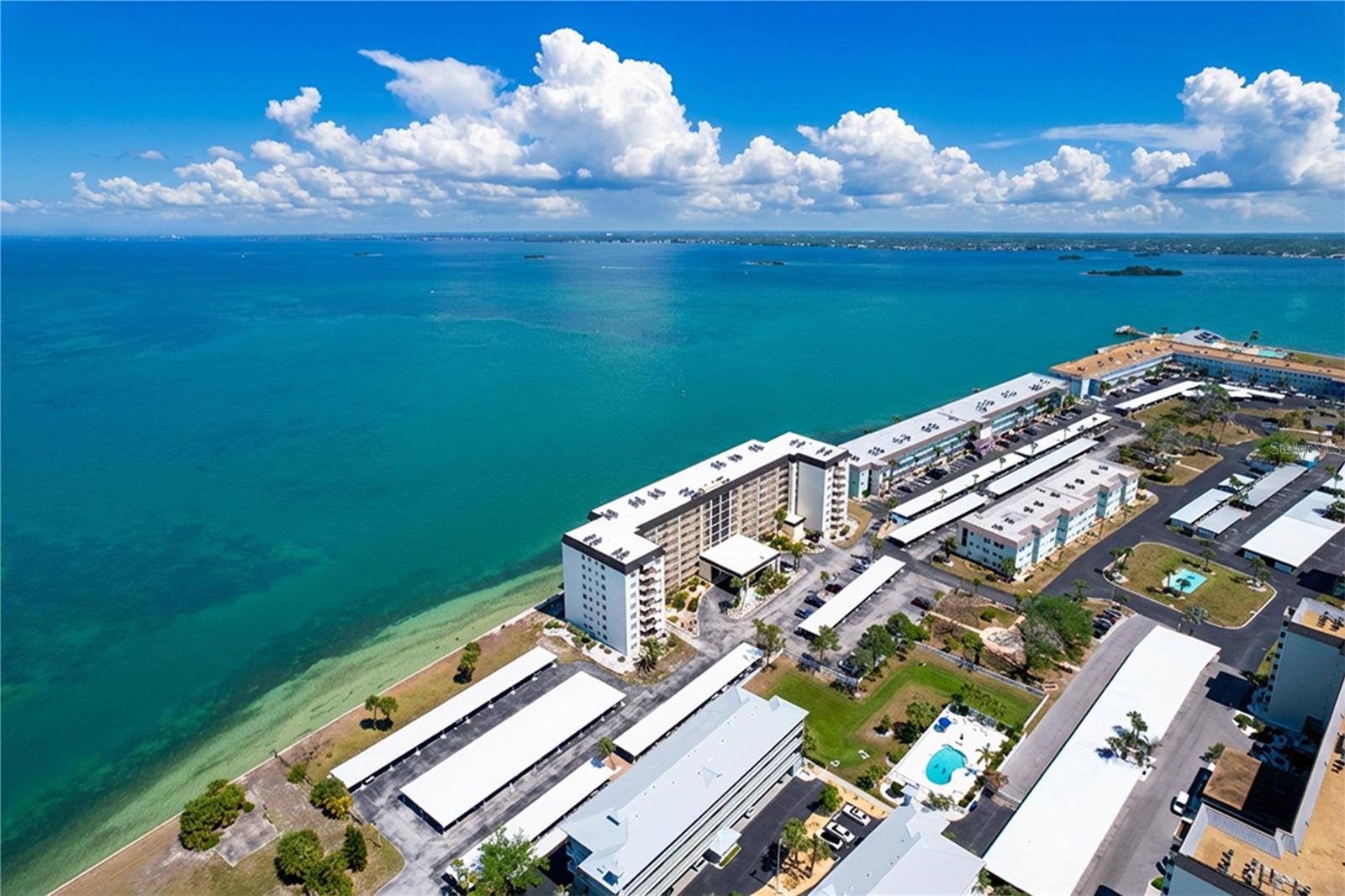 Image 40 of 84 For 7 Island Park Place 204