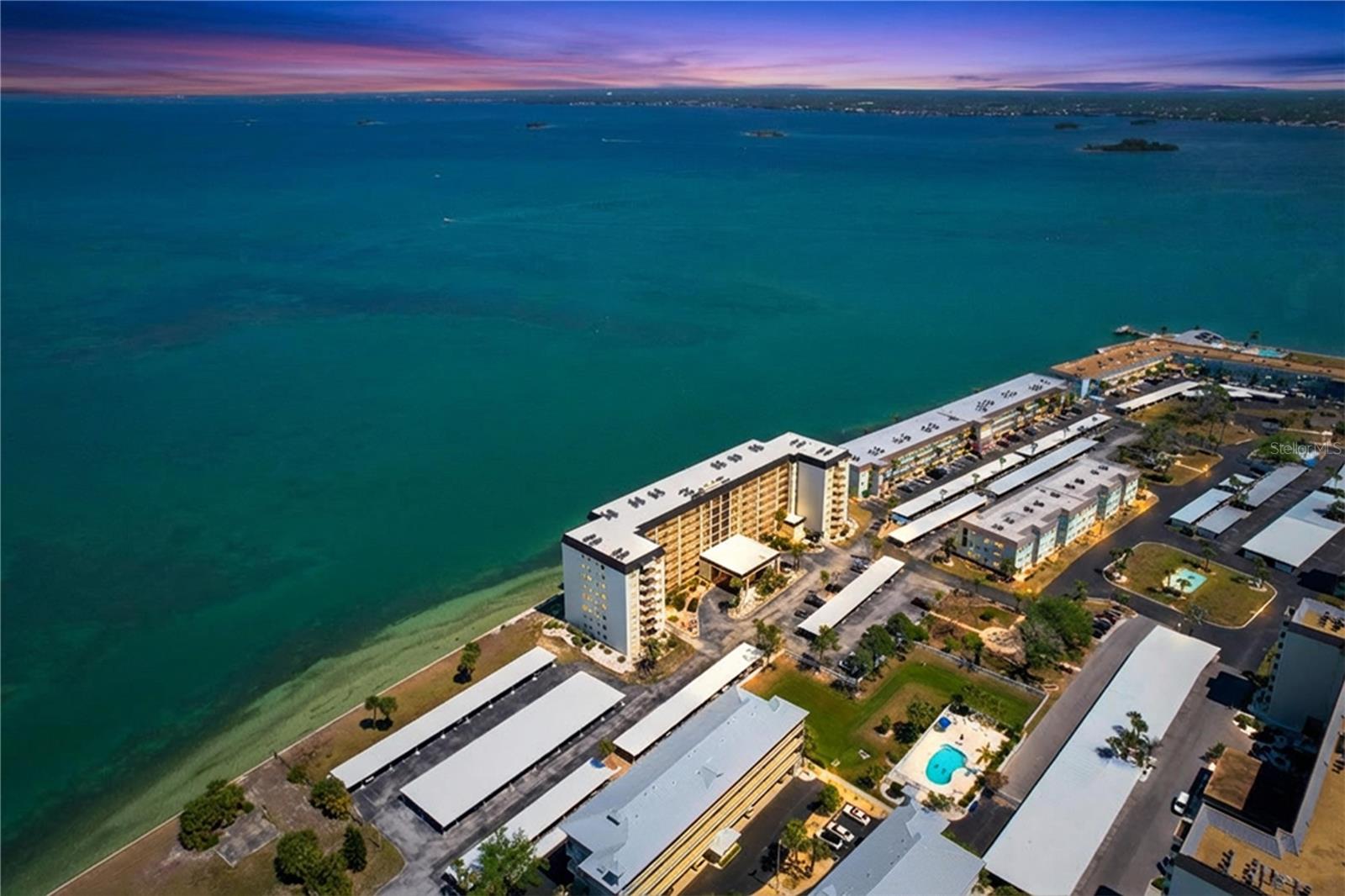 Image 41 of 84 For 7 Island Park Place 204