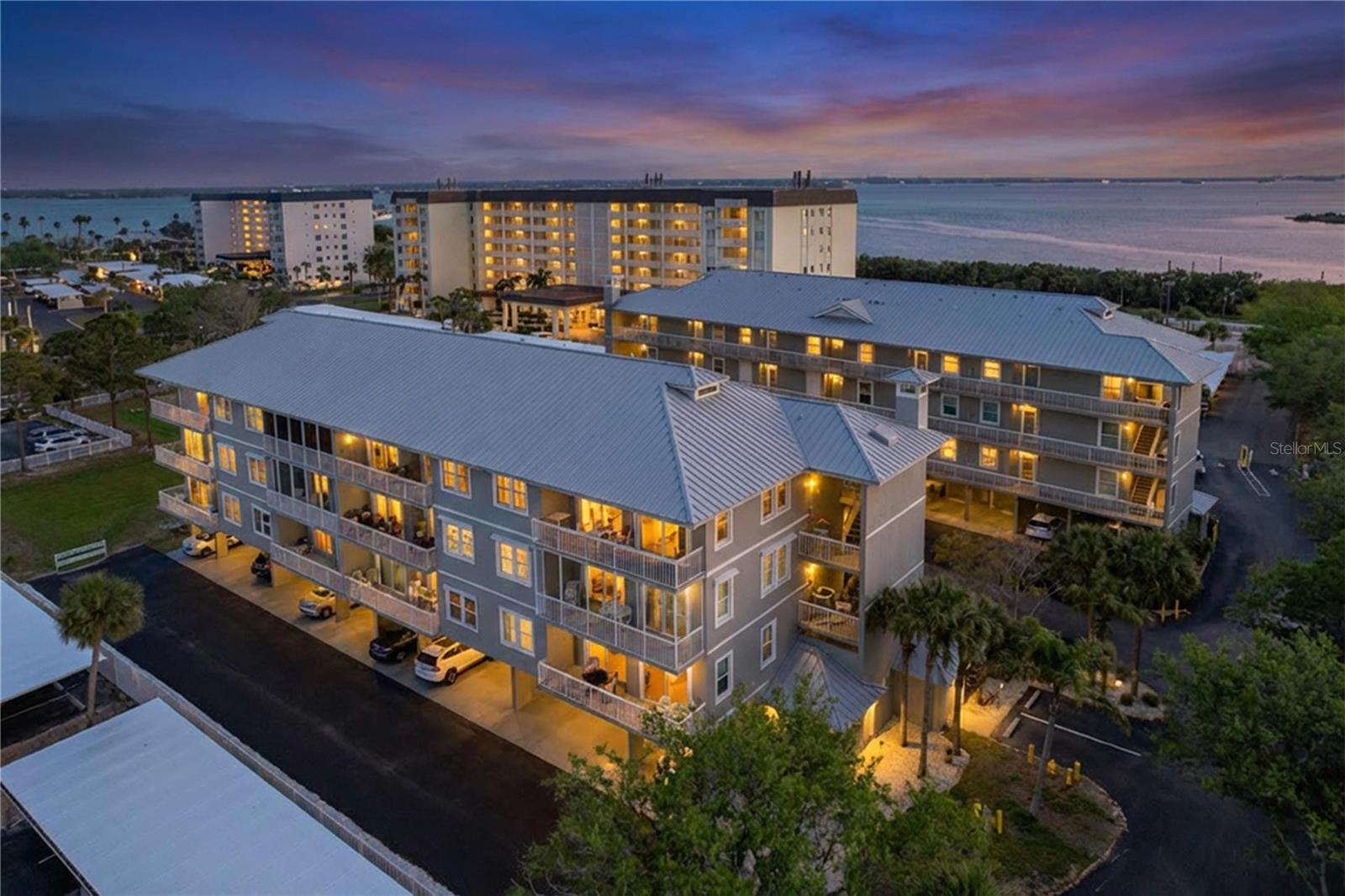 Image 42 of 84 For 7 Island Park Place 204