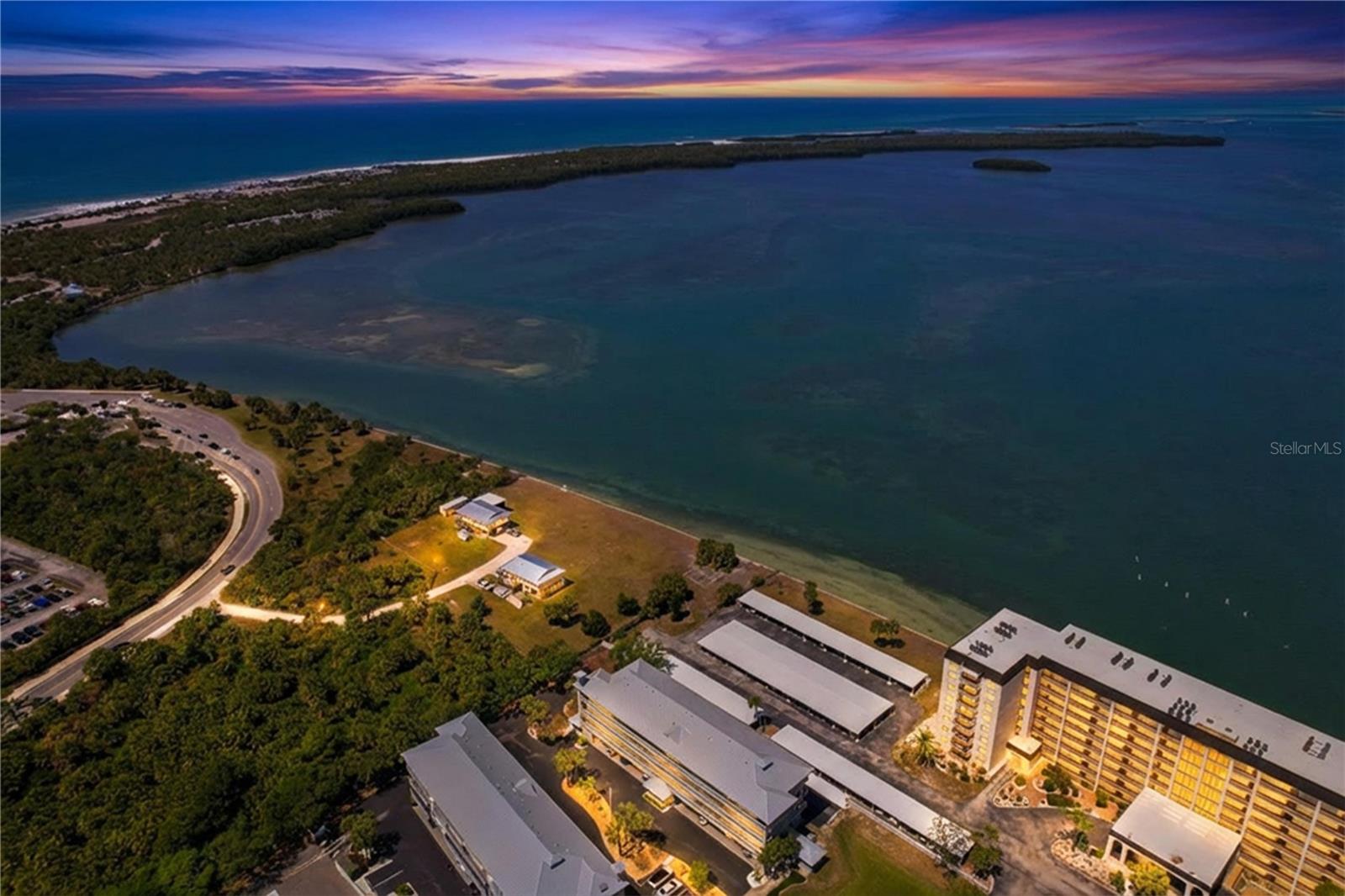 Image 43 of 84 For 7 Island Park Place 204