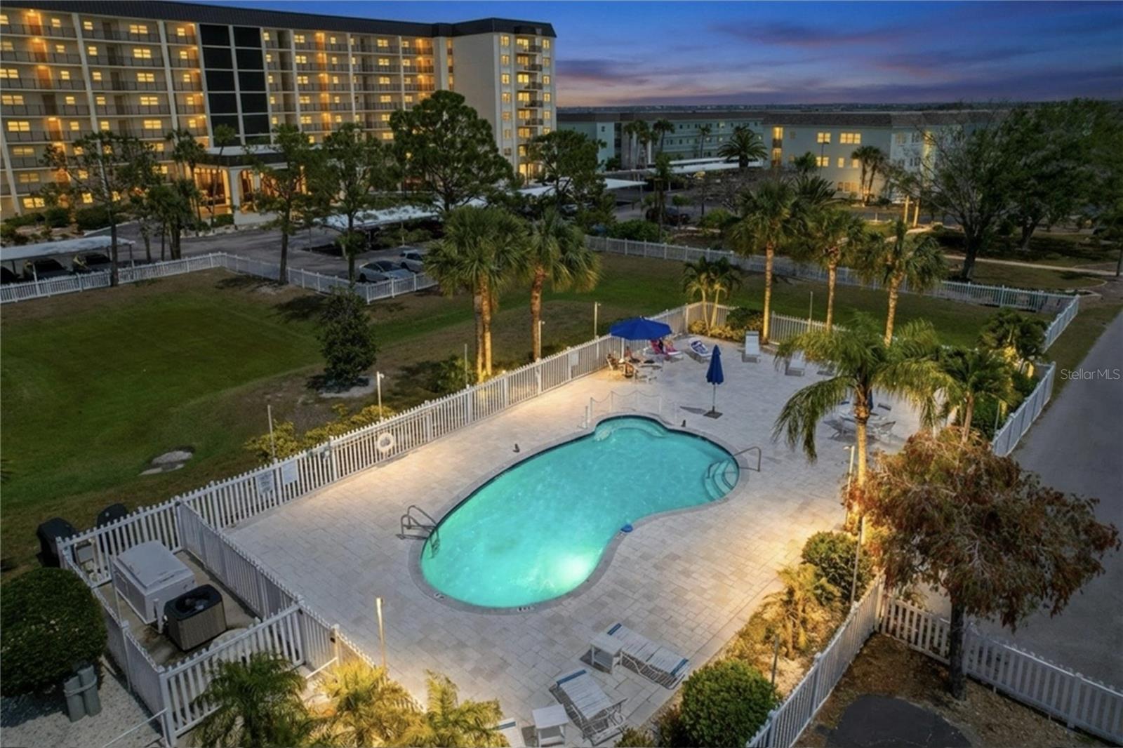 Image 44 of 84 For 7 Island Park Place 204