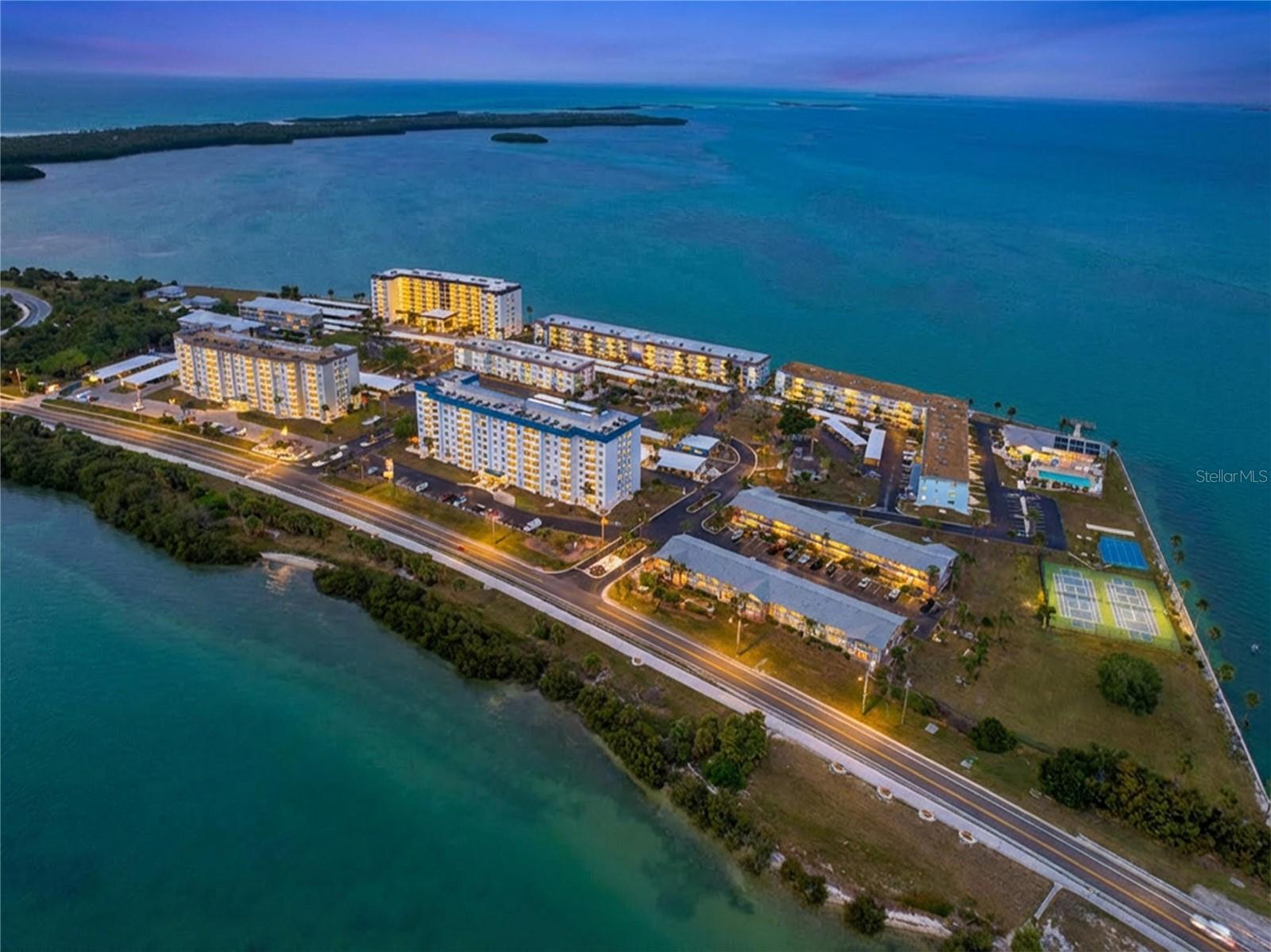 Image 45 of 84 For 7 Island Park Place 204