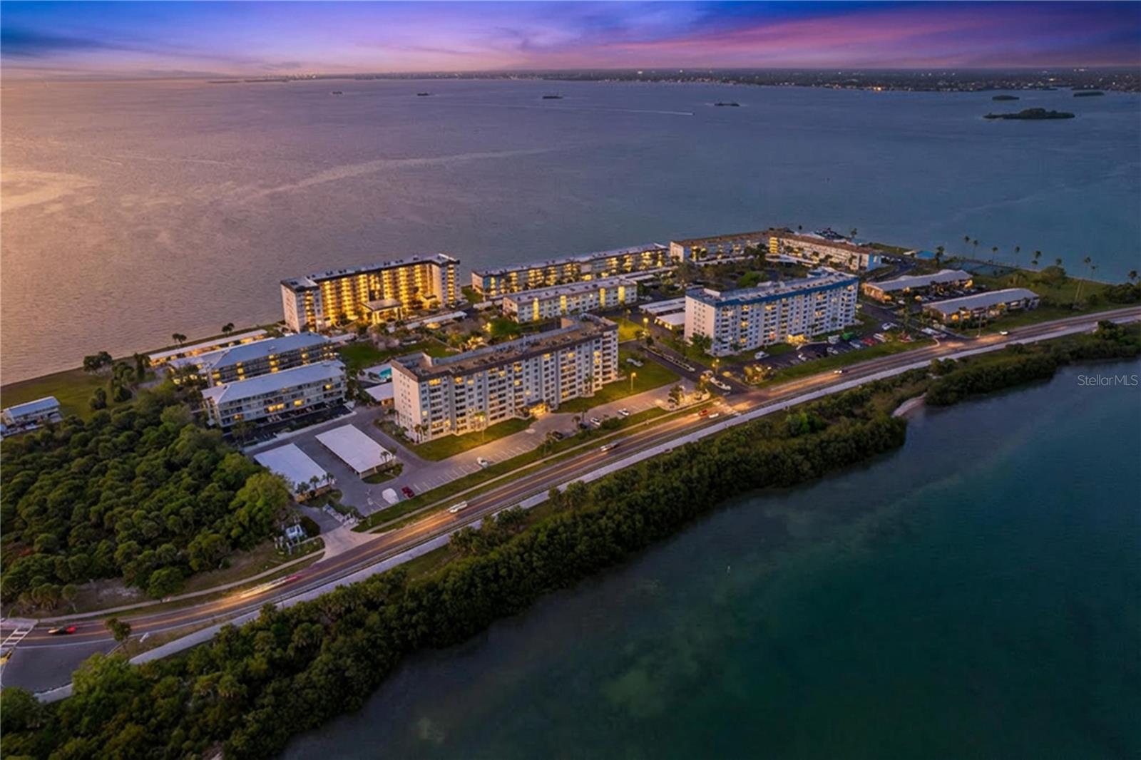 Image 51 of 84 For 7 Island Park Place 204