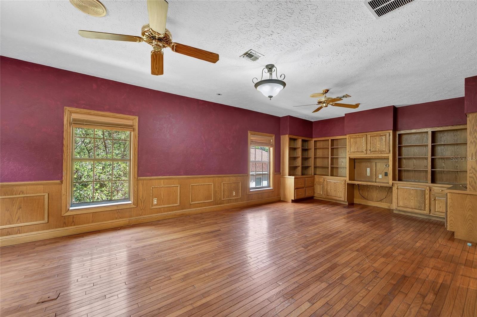 Image 23 of 88 For 902 River Rapids Avenue